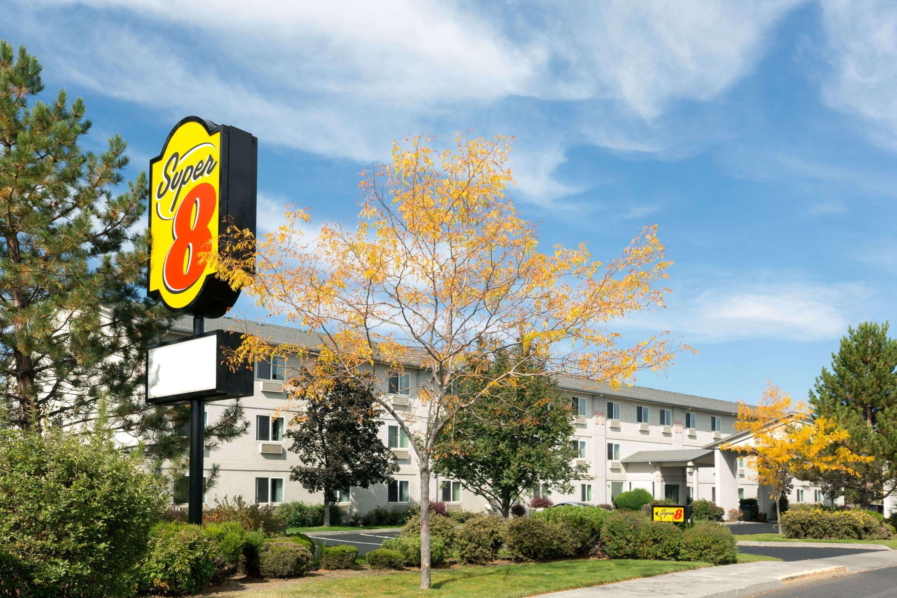 Super 8 By Wyndham Redmond Exterior foto